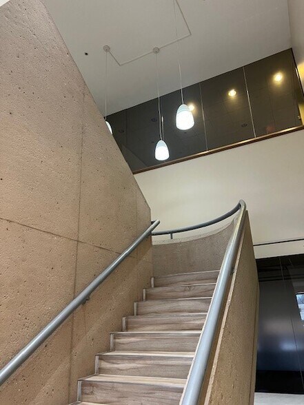 More Photos Of 43 Western Blvd, Glastonbury Office For Lease