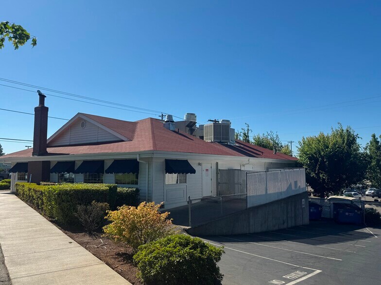 More Photos Of 4656 Commercial St SE, Salem Restaurant For Sale
