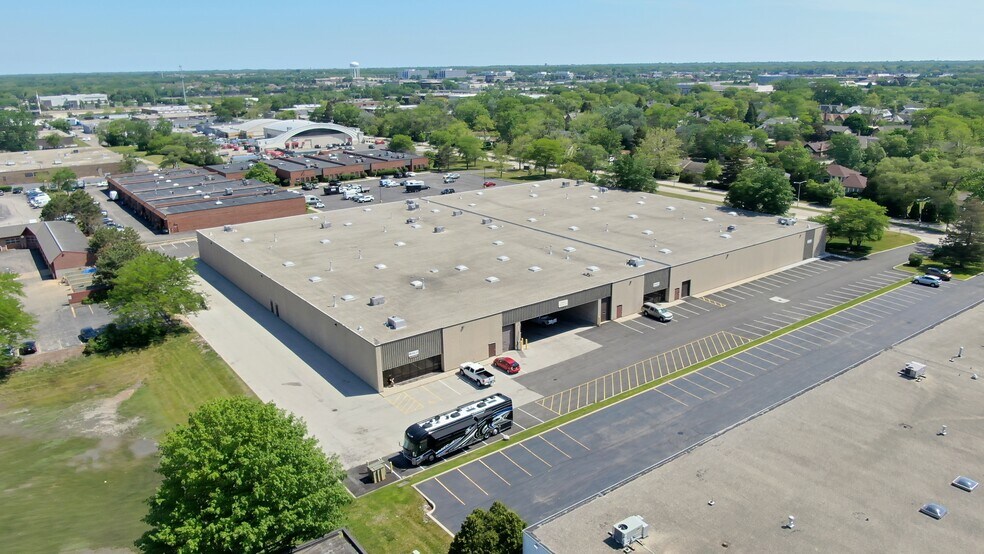 More Photos Of 650 Anthony Trl, Northbrook Manufacturing For Lease