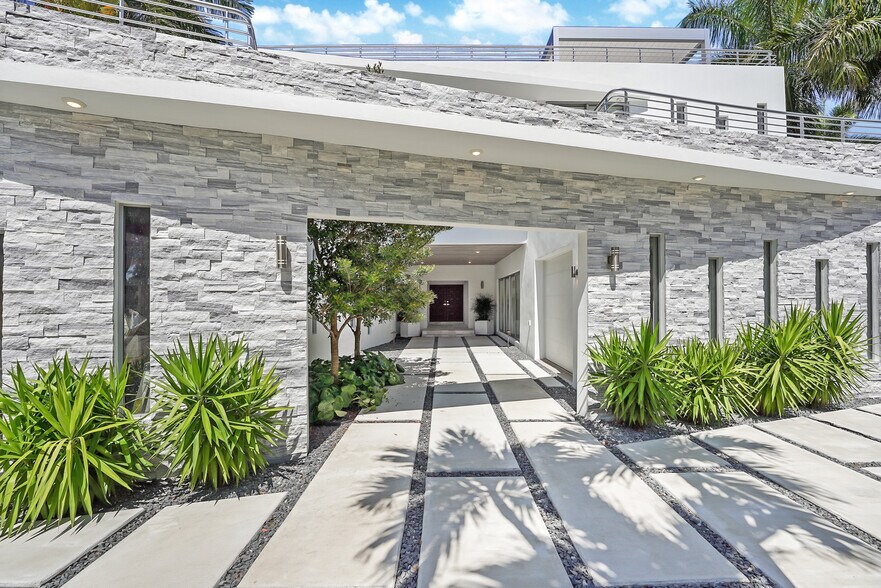 More Photos Of 5910 N Bayshore Dr, Miami Specialty For Sale