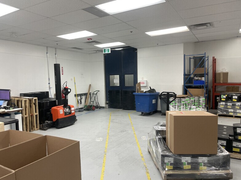 More Photos Of 2060 Walkley Rd, Ottawa Warehouse For Lease
