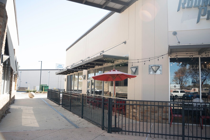 More Photos Of 842 NW Loop 410 Fwy, San Antonio Freestanding For Lease