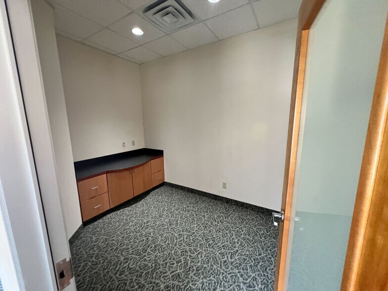 More Photos Of 5926 W Parker Rd, Plano Medical For Sale