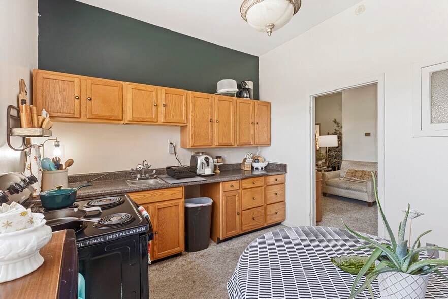 More Photos Of 210 E Grand Ave, Ponca City Office For Sale