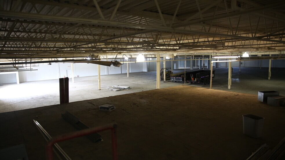 More Photos Of 845 Harrisburg Pike, Columbus Warehouse For Lease