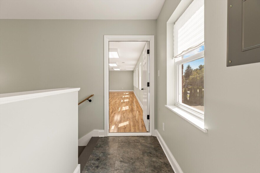 More Photos Of 700 Grove St, Loudon Office For Sale