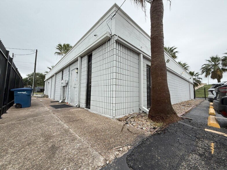 More Photos Of 1902 Morgan Ave, Corpus Christi Medical For Sale