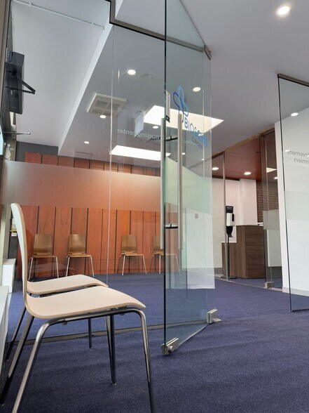 More Photos Of 3858-3870 Notre-Dame, Laval Office For Sale