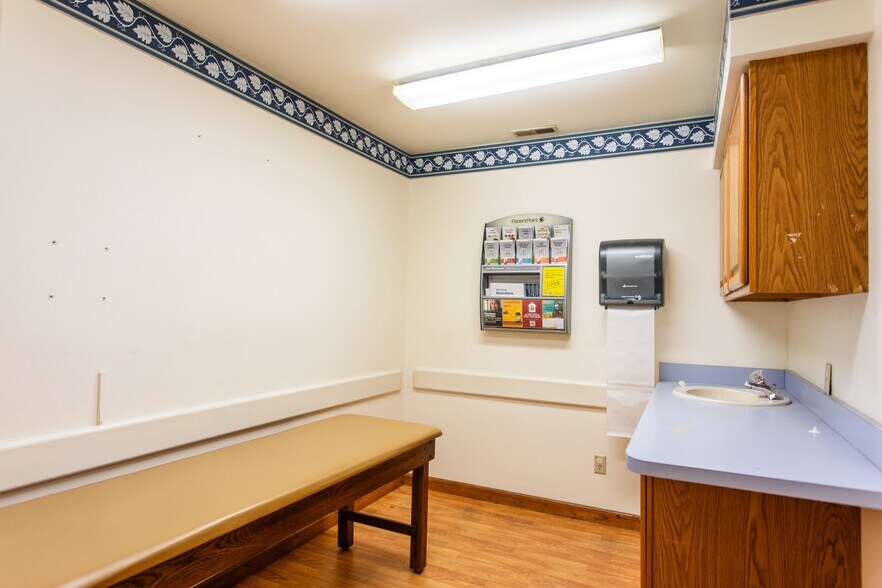 More Photos Of 1864-1870 Dayton Germantown Pike, Germantown Medical For Sale