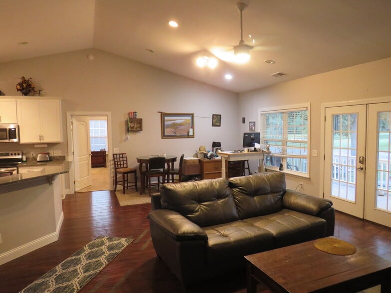 More Photos Of 4013 Thomas Rd, Little River Horse Stables For Sale
