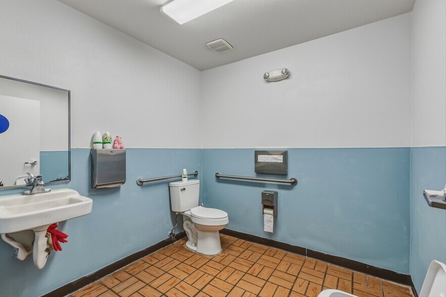 More Photos Of 460 W Main St, Fernley Freestanding For Sale