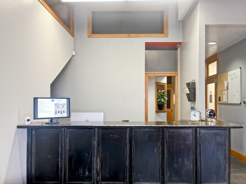 More Photos Of 2020 Eye St, Bakersfield Coworking Space