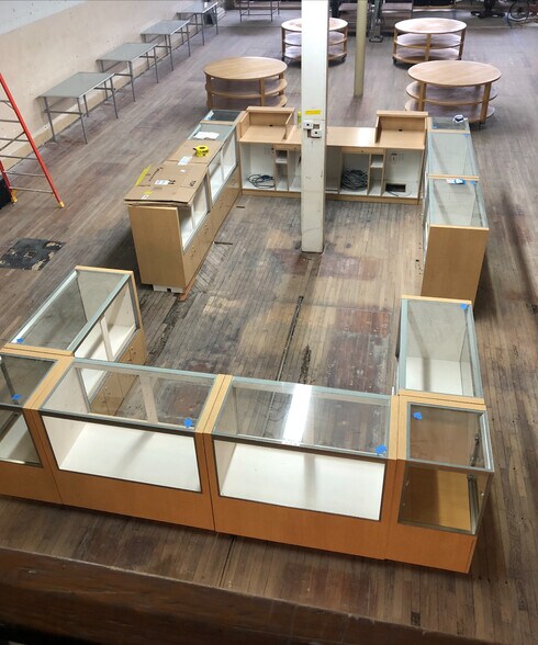 More Photos Of 419 Saint George St, Gonzales Storefront For Sale