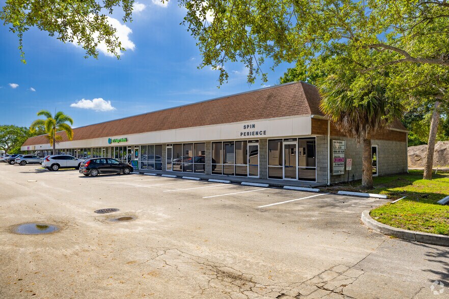 More Photos Of 1402-1472 Old Dixie Hwy, Vero Beach Storefront Retail Office For Lease