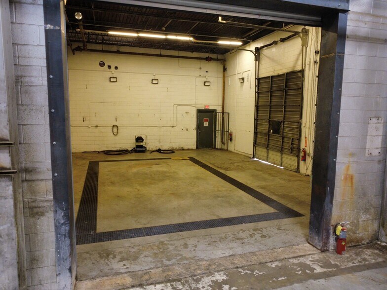 More Photos Of 2401 Blue Springs Rd, Cleveland Manufacturing For Sale