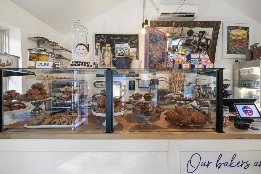 More Photos Of 1970 Montauk Hwy, Bridgehampton Restaurant For Sale