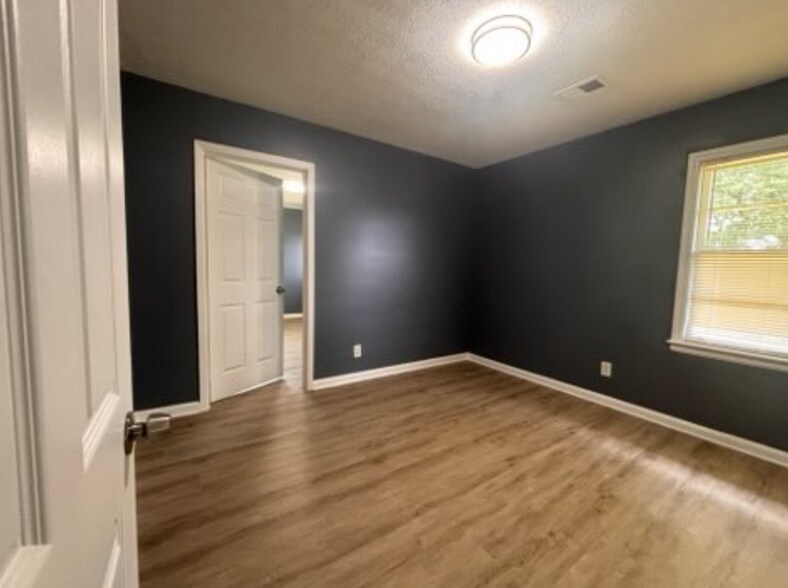 More Photos Of 1034 Fairground St SE, Conyers Office For Lease