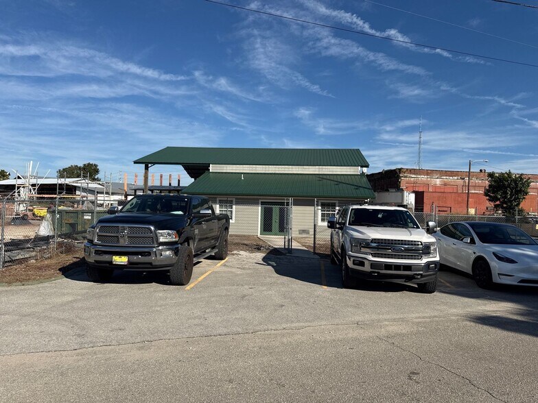 More Photos Of 460 N Franklin St, Sebring Warehouse For Sale