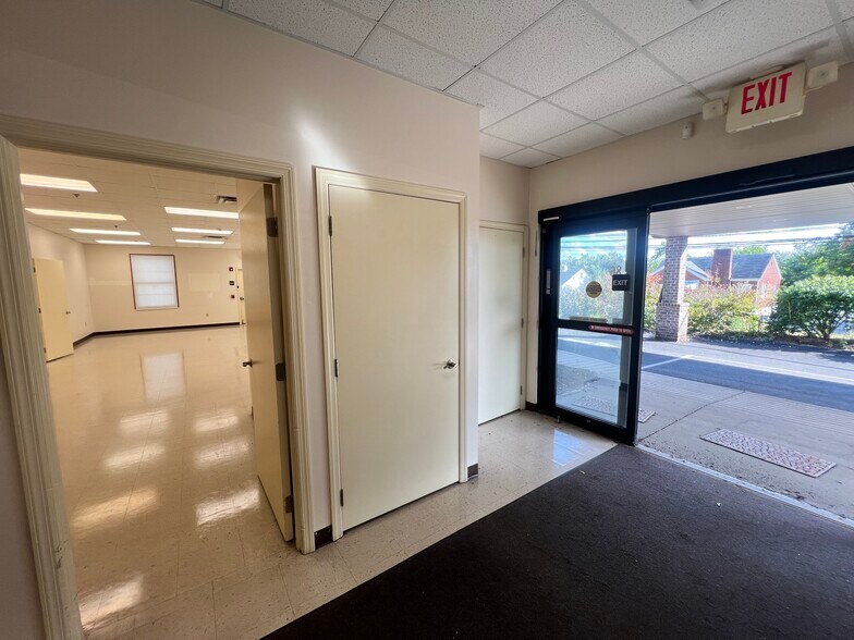 More Photos Of 86 Coraopolis Rd, Coraopolis Medical For Lease