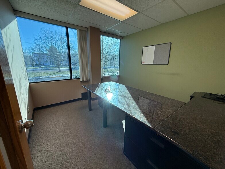 More Photos Of 12635-12651 Hemlock St, Overland Park Showroom For Sale