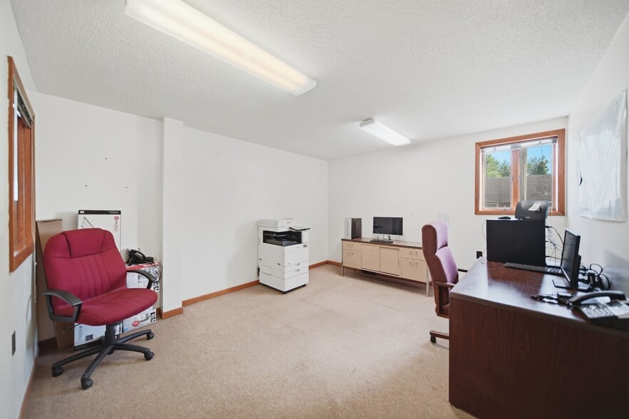 More Photos Of 208 Irwin St, Brooklyn Manufacturing For Sale