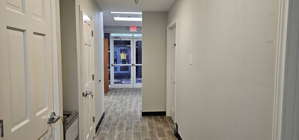 More Photos Of 3445 Highland Rd, Dallas Office For Sale