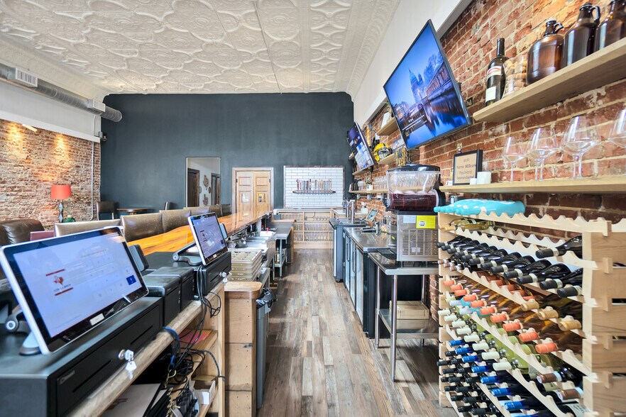 More Photos Of 1136 Main St, Commerce Light Distribution For Sale