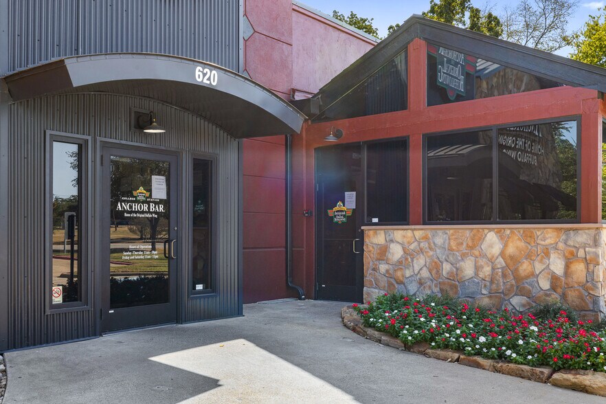 More Photos Of 620 Harvey Rd, College Station Restaurant For Sale