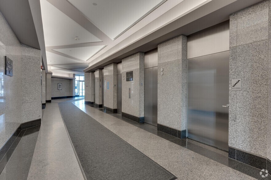 More Photos Of 2021 Spring Rd, Oak Brook Office For Lease