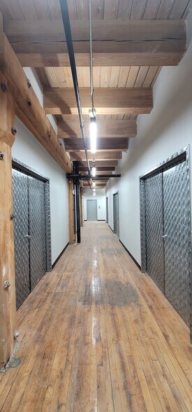 More Photos Of 2003 W Fulton St, Chicago Loft Creative Space For Lease