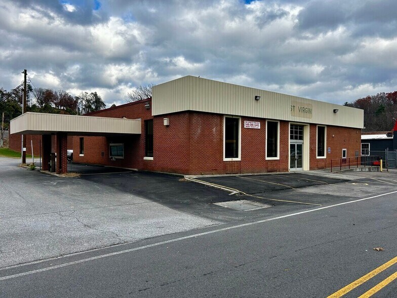 More Photos Of 40 Main St, Boones Mill Storefront Retail Residential For Sale