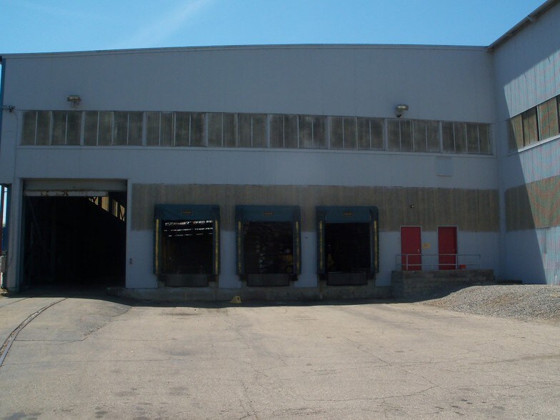 More Photos Of 2301 Duss Ave, Ambridge Warehouse For Lease