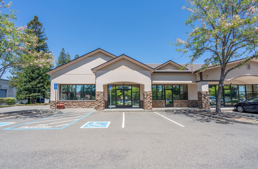 More Photos Of 810 Denbeste Ct, Windsor Office For Lease