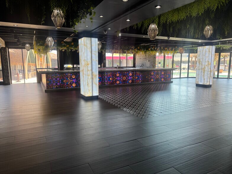 More Photos Of 7301 E Butherus Dr, Scottsdale Restaurant For Lease