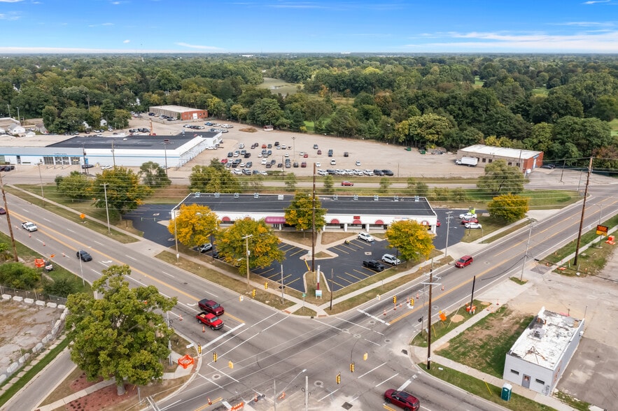 More Photos Of 3725 S Saginaw St, Flint Storefront For Sale