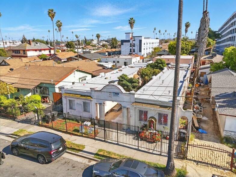 More Photos Of 924 W 82nd St, Los Angeles Apartments For Sale