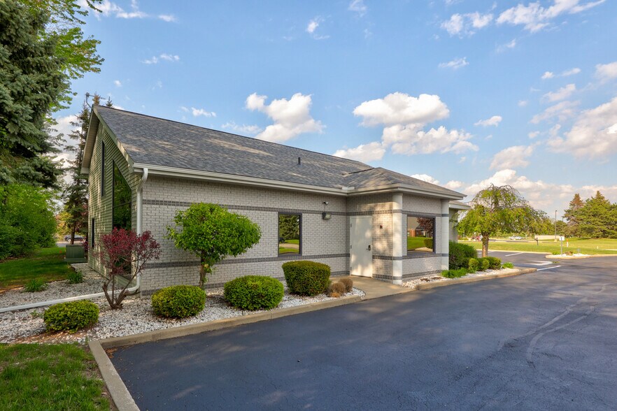 More Photos Of 4757 Mcleod Dr E, Saginaw Medical For Sale