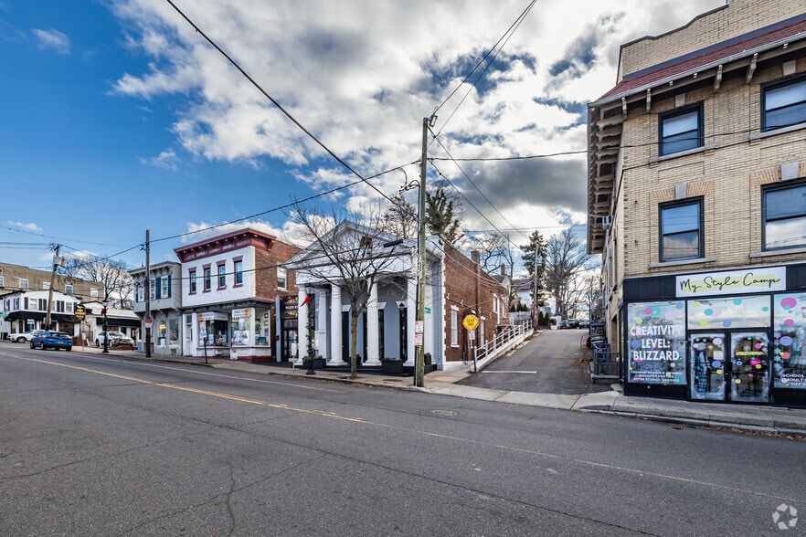 More Photos Of 286 Main St, Port Washington Restaurant For Lease