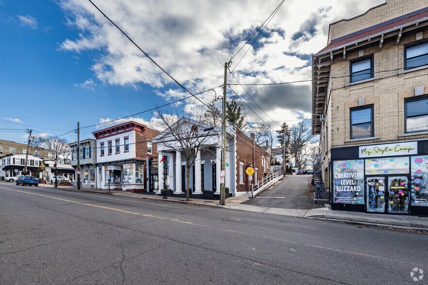 More Photos Of 286 Main St, Port Washington Restaurant For Lease