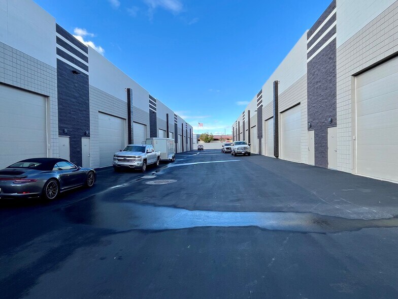 More Photos Of 7317 E Helm Dr, Scottsdale Self Storage For Sale