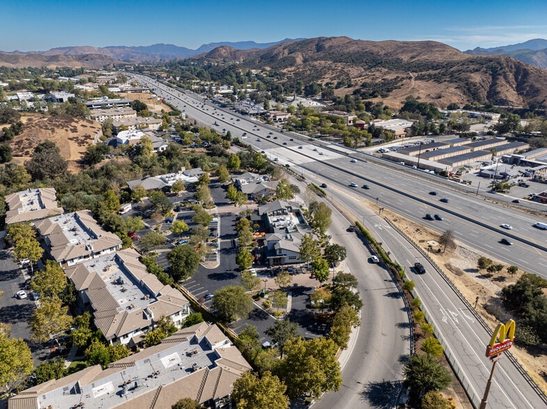 More Photos Of 29105-29125 Canwood St, Agoura Hills Restaurant For Lease