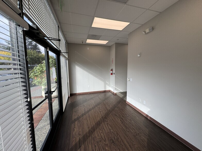 More Photos Of 975 Diablo Ave, Novato Freestanding For Lease