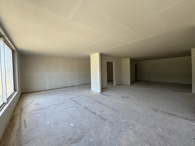 More Photos Of 4129 US-59 Hwy, Livingston Truck Terminal For Sale