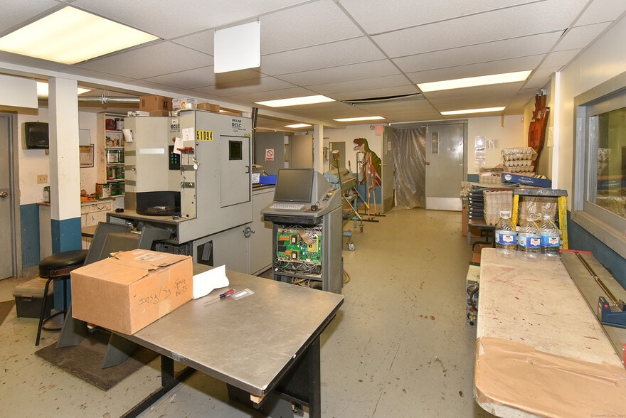 More Photos Of 712 Bread and Milk St, Coventry Manufacturing For Sale