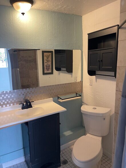 More Photos Of 216 E Mission Rd, Fallbrook Storefront Retail Residential For Lease