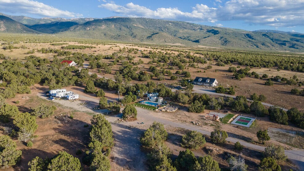 More Photos Of 11550 Pigeon Hollow Rd, Spring City Hotel For Sale