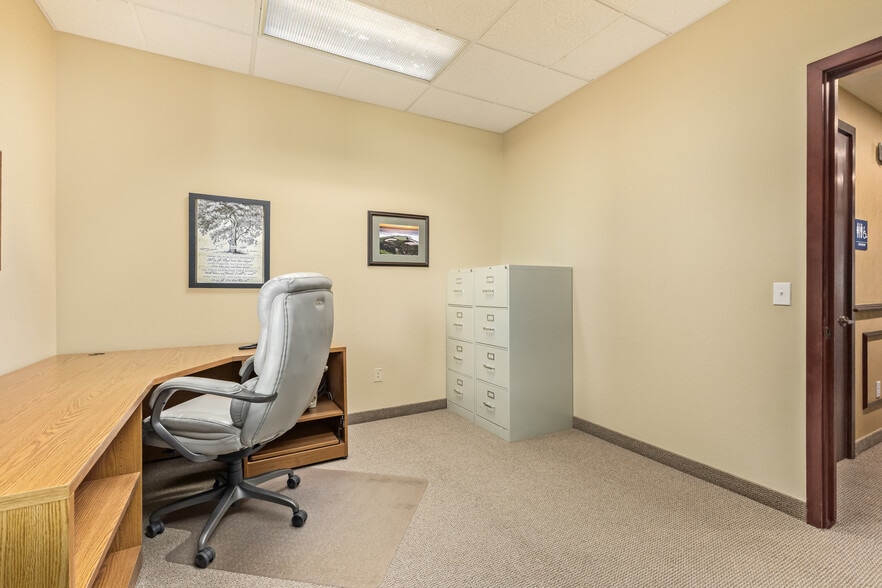 More Photos Of 2033 E Warner Rd, Tempe Office For Sale
