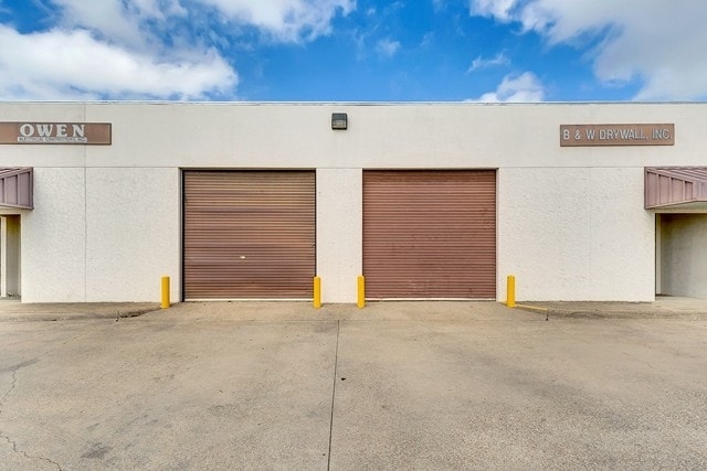 More Photos Of 801-827 Luke St, Irving Light Distribution For Lease