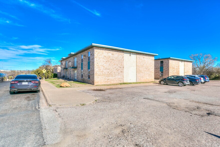 More Photos Of 1707-1717 Greenwood St, San Angelo Apartments For Sale