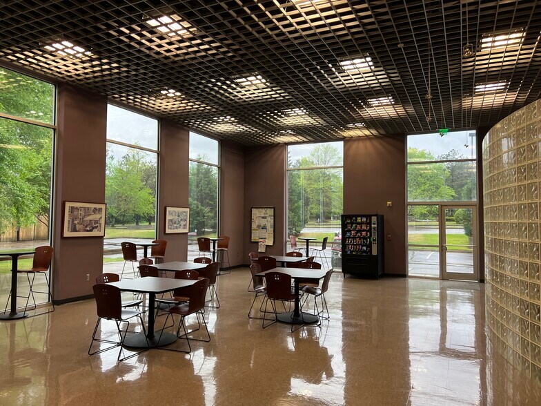 More Photos Of 7345 Goodlett Farms Pky, Cordova Office For Sale